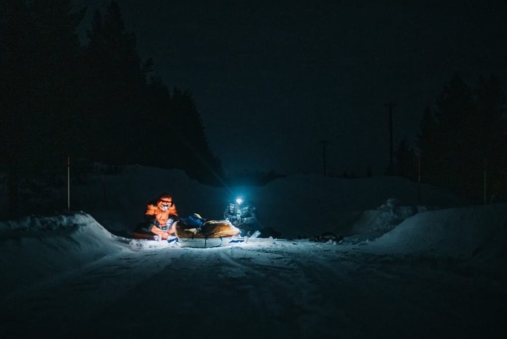 Ακόμα μία δύσκολη νύχτα στην Αρκτική για τον Μ. Γιαννάκου στον αγώνα 500 χιλιομέτρων – Αναγκάστηκε να κοιμηθεί έξω runbeat.gr 